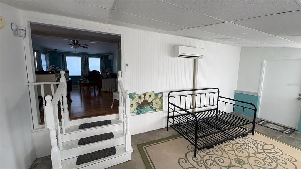 For Sale: $144,500 (1 beds, 1 baths, 862 Square Feet)