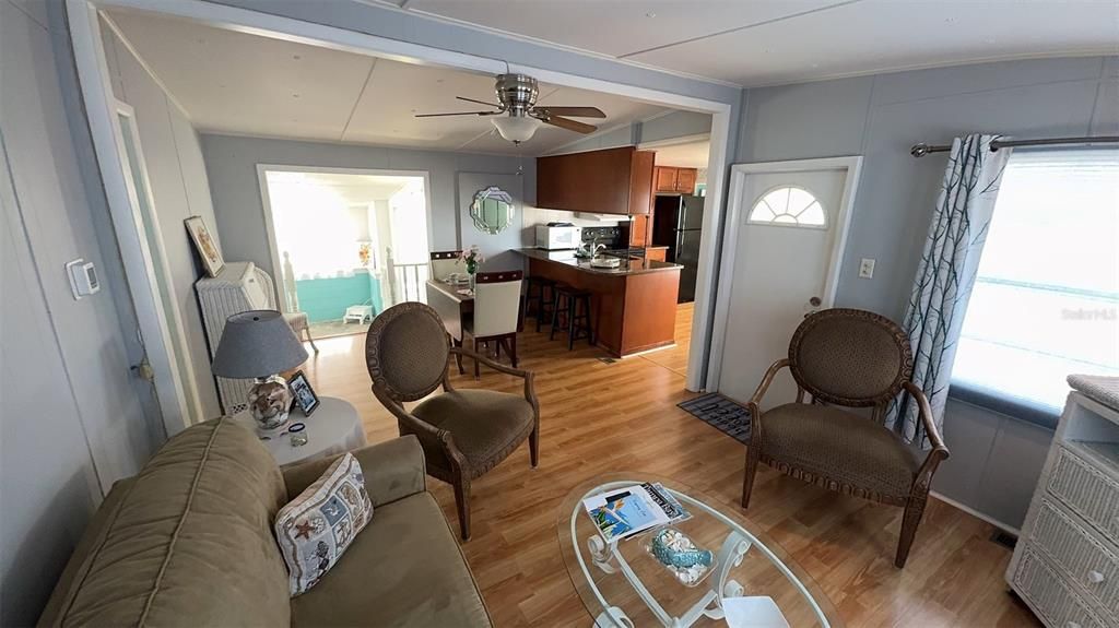 For Sale: $144,500 (1 beds, 1 baths, 862 Square Feet)