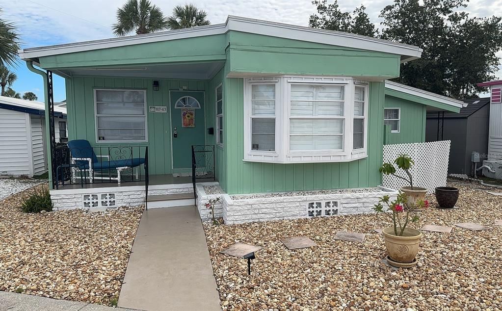 For Sale: $144,500 (1 beds, 1 baths, 862 Square Feet)
