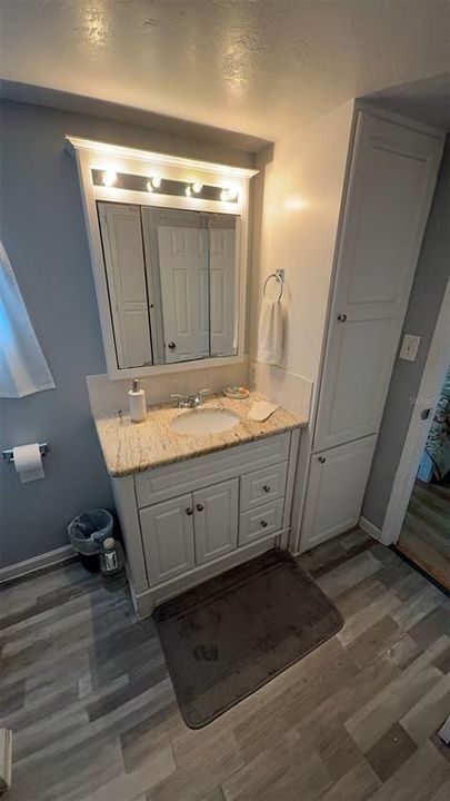 For Sale: $144,500 (1 beds, 1 baths, 862 Square Feet)