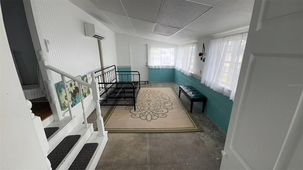 For Sale: $144,500 (1 beds, 1 baths, 862 Square Feet)