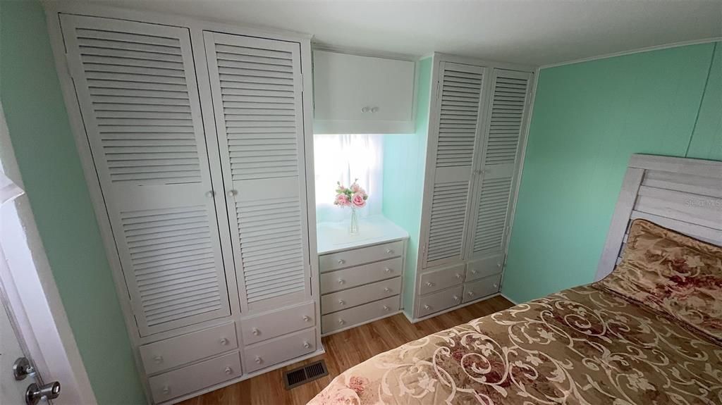 For Sale: $144,500 (1 beds, 1 baths, 862 Square Feet)