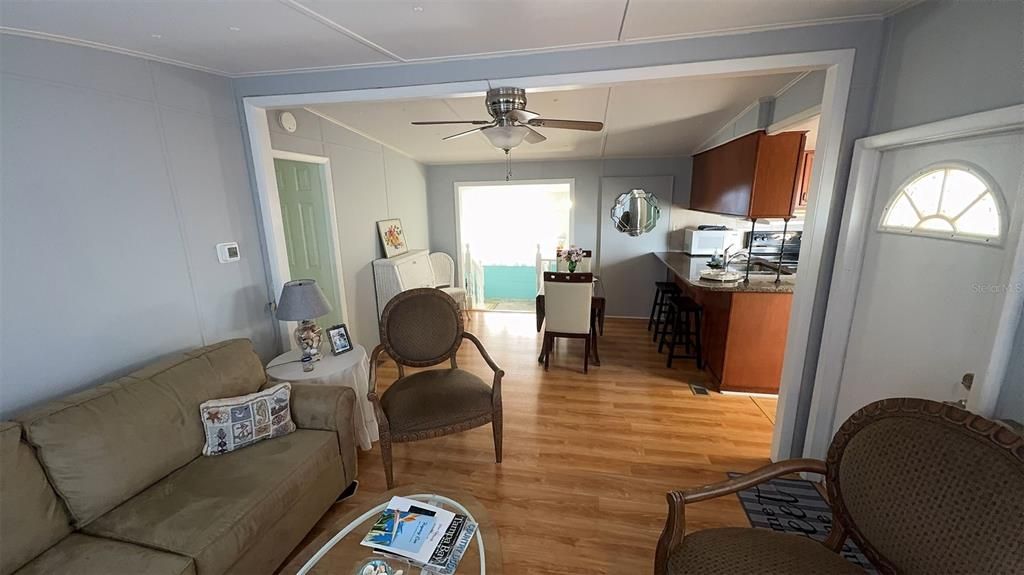 For Sale: $144,500 (1 beds, 1 baths, 862 Square Feet)