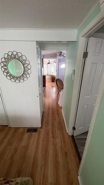 For Sale: $144,500 (1 beds, 1 baths, 862 Square Feet)