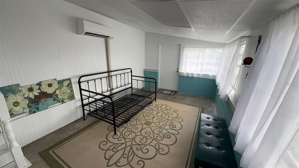 For Sale: $144,500 (1 beds, 1 baths, 862 Square Feet)