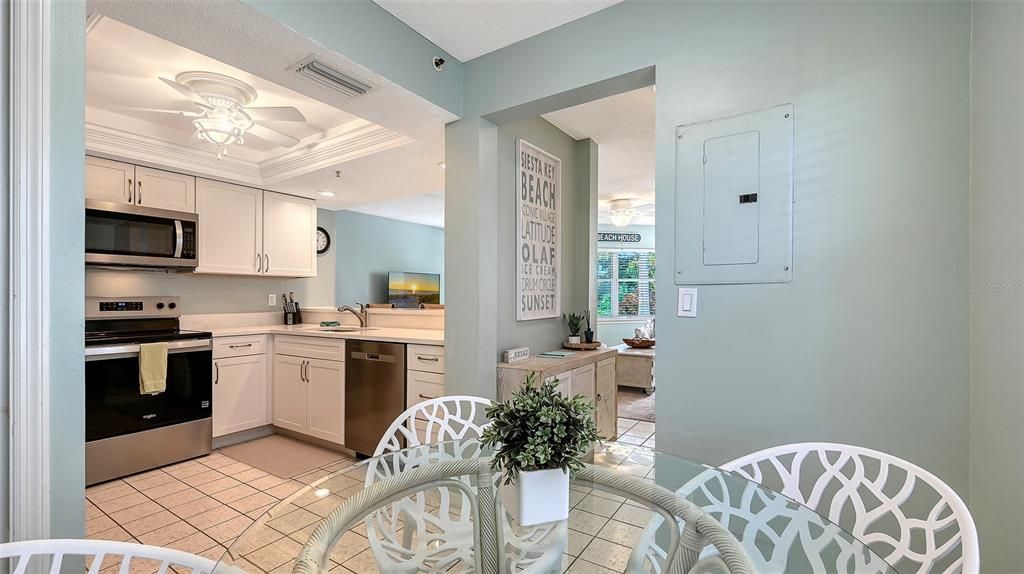 For Sale: $699,000 (2 beds, 2 baths, 1280 Square Feet)