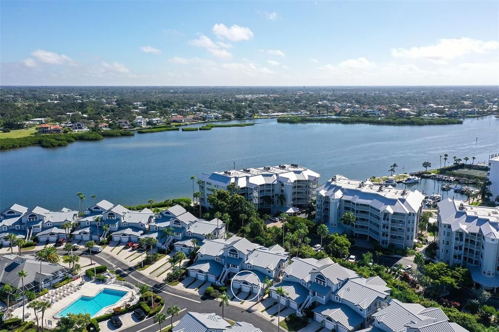 For Sale: $699,000 (2 beds, 2 baths, 1280 Square Feet)