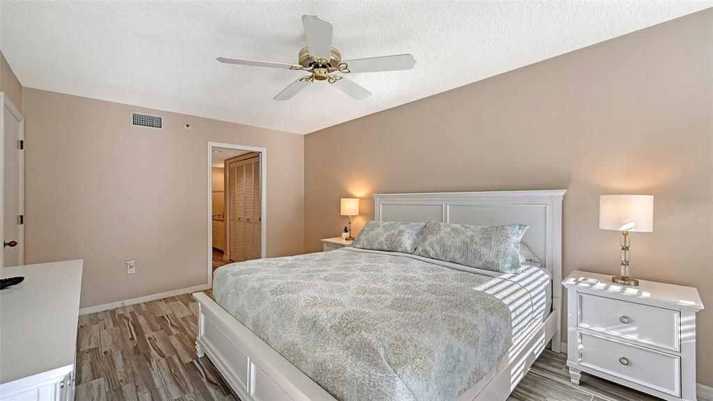 For Sale: $699,000 (2 beds, 2 baths, 1280 Square Feet)