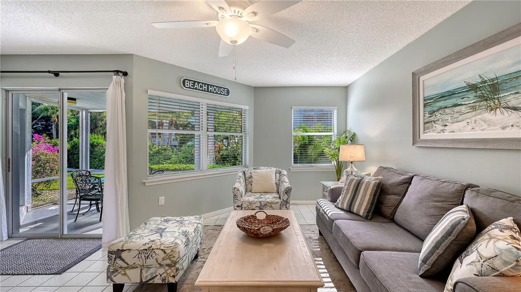 For Sale: $699,000 (2 beds, 2 baths, 1280 Square Feet)
