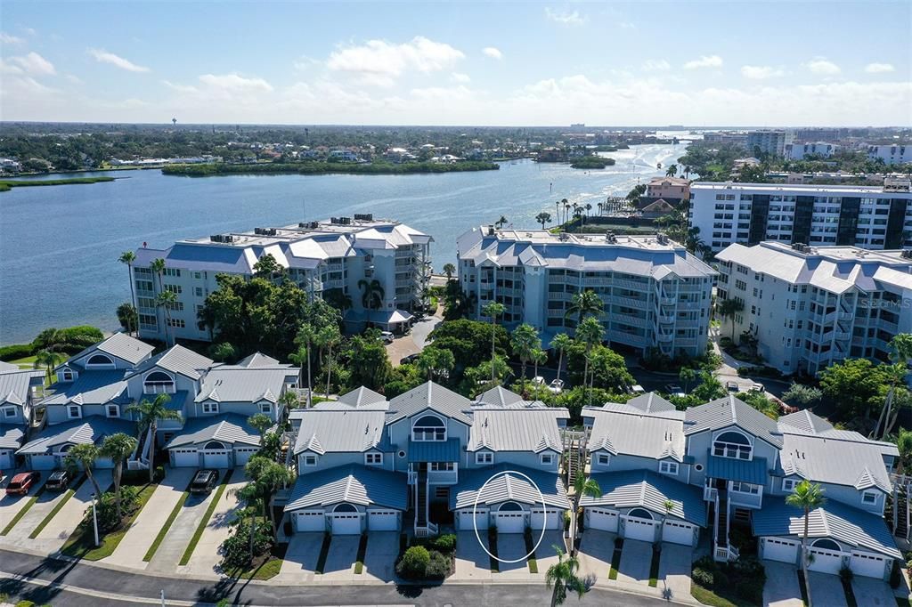 For Sale: $699,000 (2 beds, 2 baths, 1280 Square Feet)
