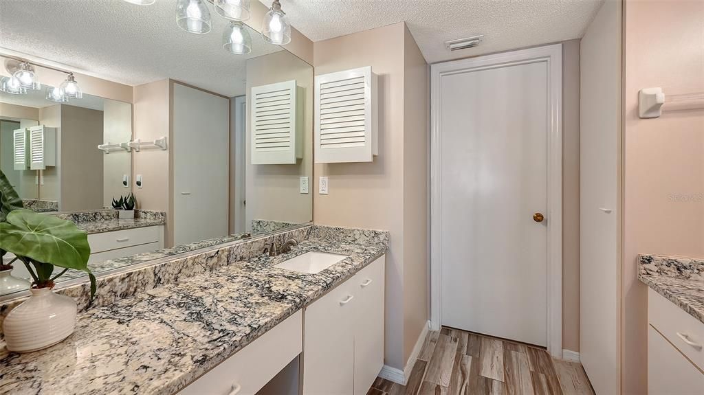 For Sale: $699,000 (2 beds, 2 baths, 1280 Square Feet)