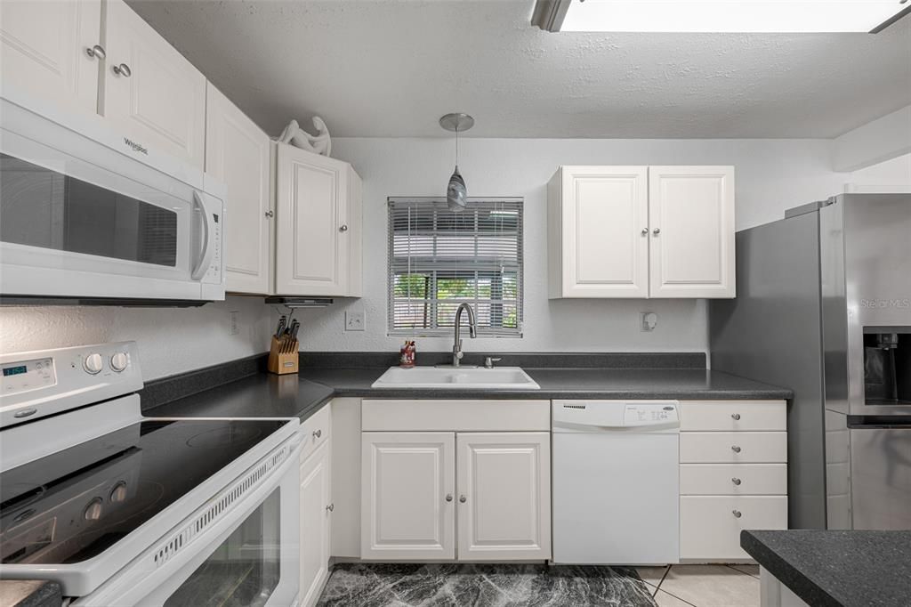 For Sale: $475,000 (3 beds, 2 baths, 1759 Square Feet)