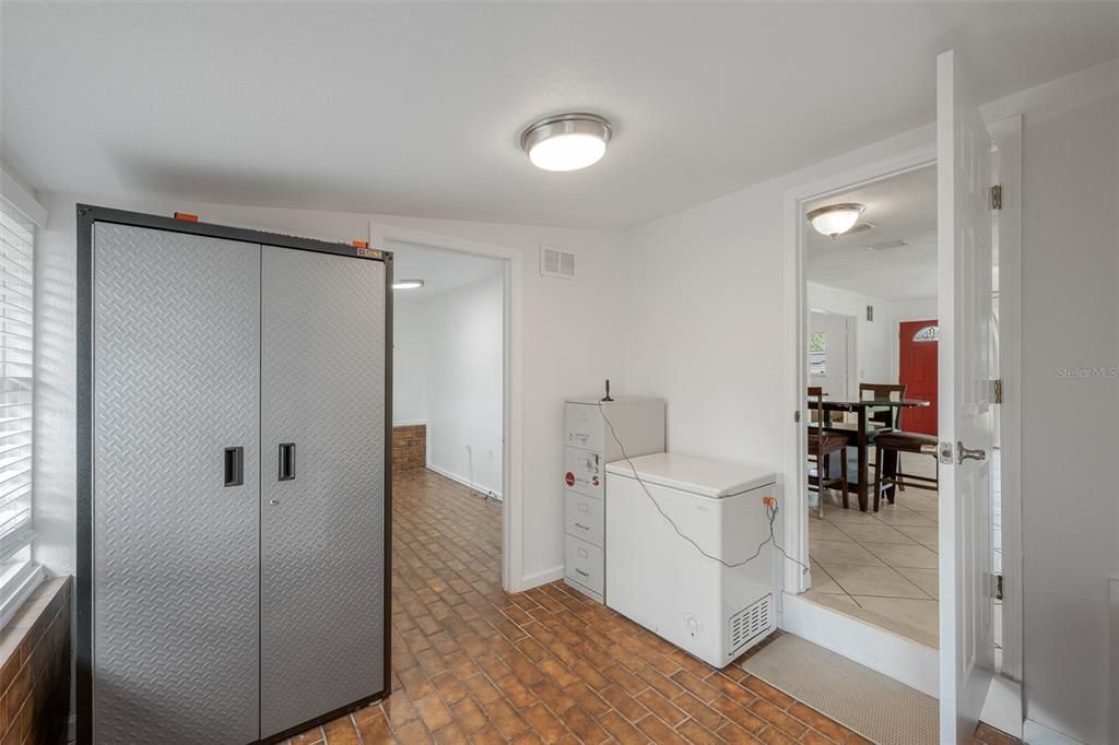 For Sale: $475,000 (3 beds, 2 baths, 1759 Square Feet)