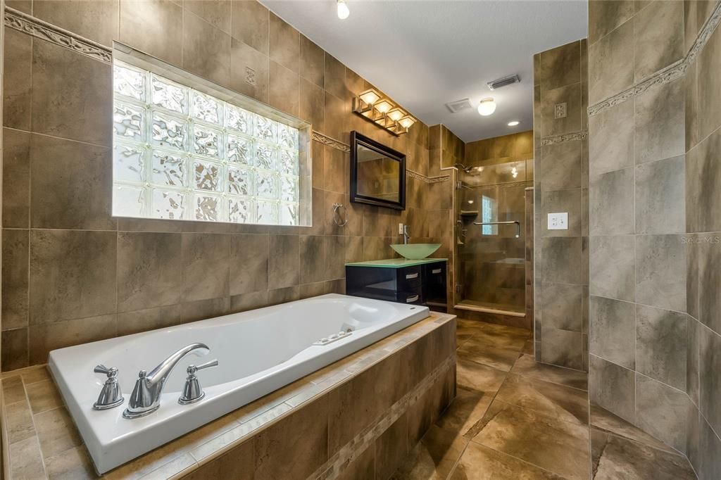 В аренду: $2,095 (3 спален, 2 ванн, 1275 Квадратных фут)