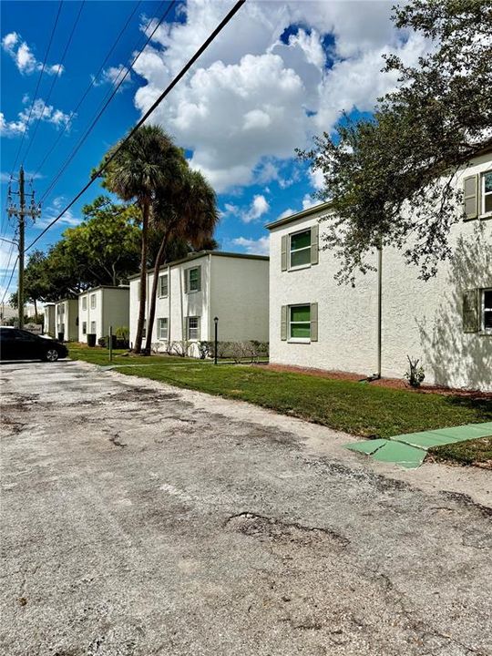 For Rent: $1,800 (2 beds, 1 baths, 884 Square Feet)