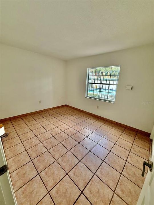 For Rent: $1,800 (2 beds, 1 baths, 884 Square Feet)