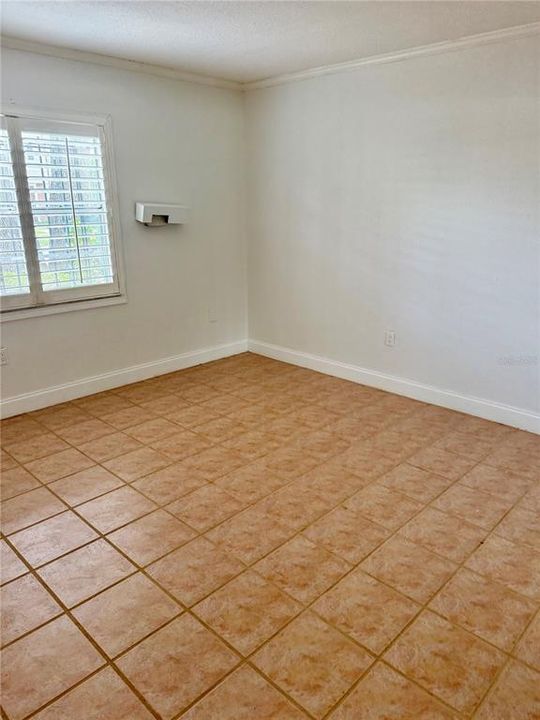 For Rent: $1,800 (2 beds, 1 baths, 884 Square Feet)