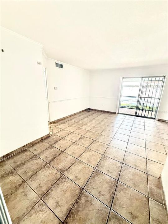 For Rent: $1,800 (2 beds, 1 baths, 884 Square Feet)