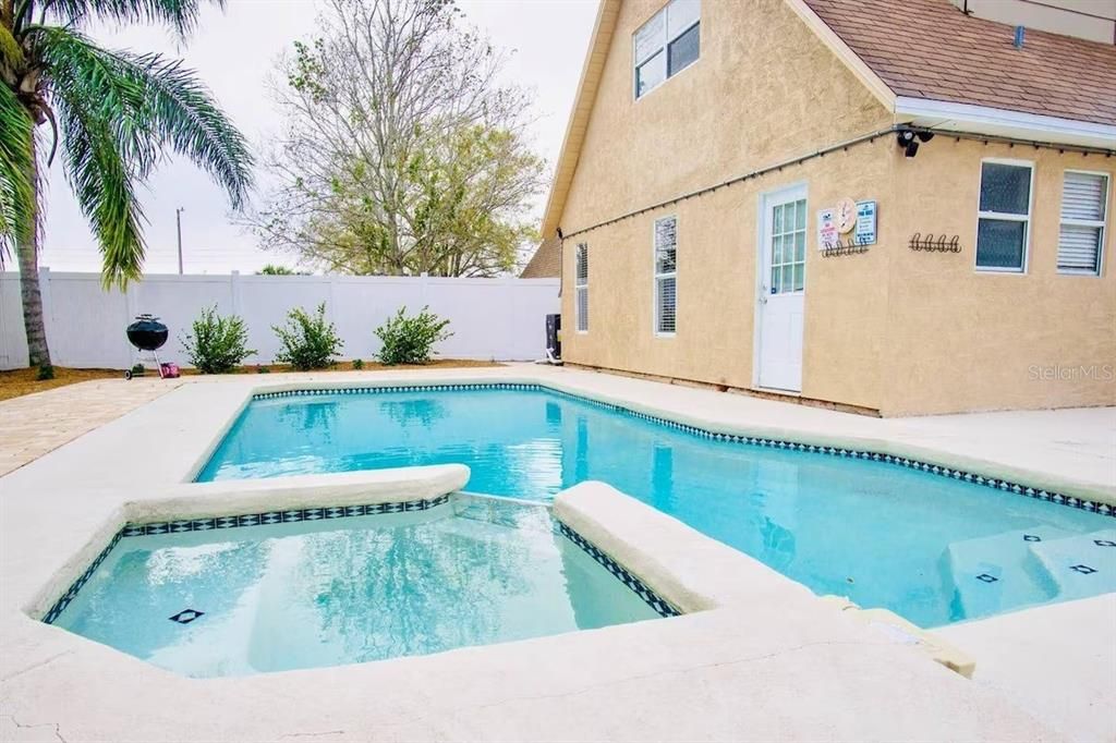 En Venta: $439,000 (3 camas, 2 baños, 1585 Pies cuadrados)