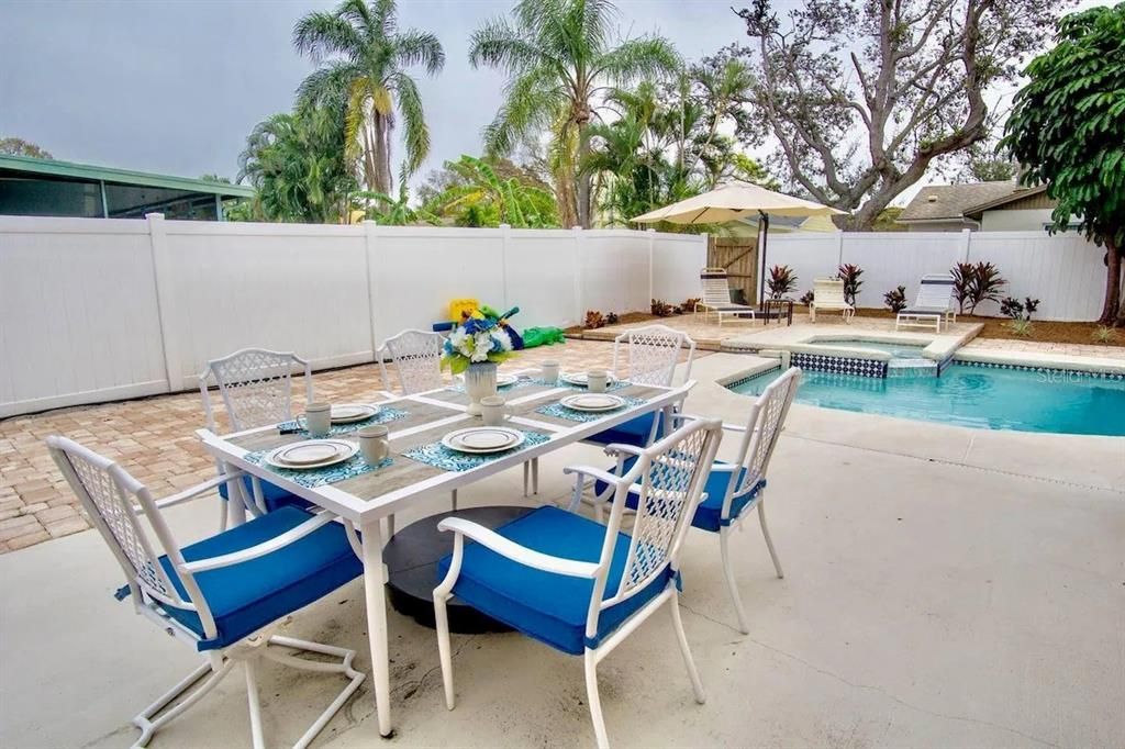 En Venta: $439,000 (3 camas, 2 baños, 1585 Pies cuadrados)