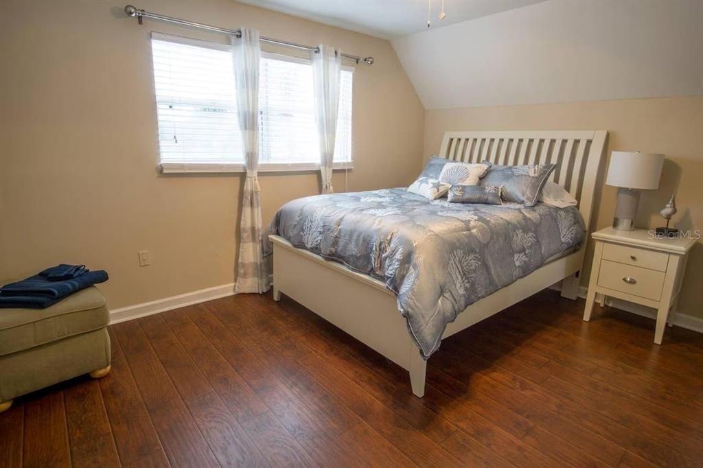 En Venta: $439,000 (3 camas, 2 baños, 1585 Pies cuadrados)