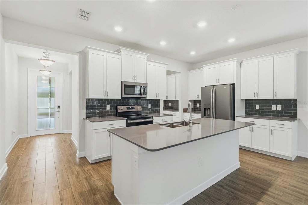 В аренду: $4,300 (5 спален, 3 ванн, 3956 Квадратных фут)