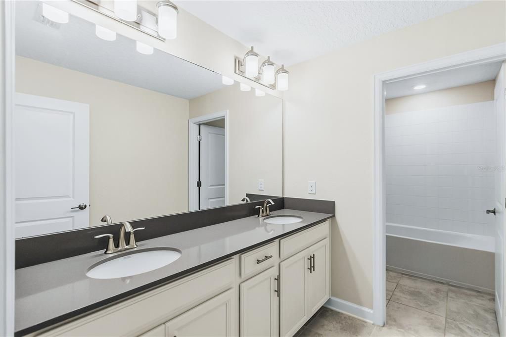 В аренду: $4,300 (5 спален, 3 ванн, 3956 Квадратных фут)