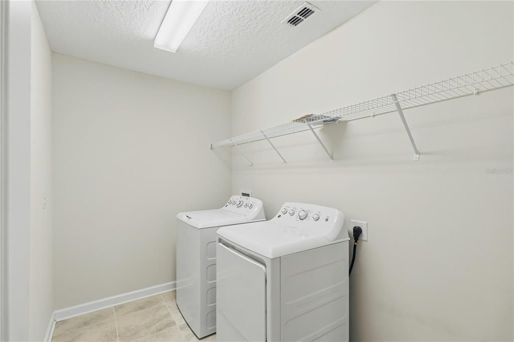 В аренду: $4,300 (5 спален, 3 ванн, 3956 Квадратных фут)