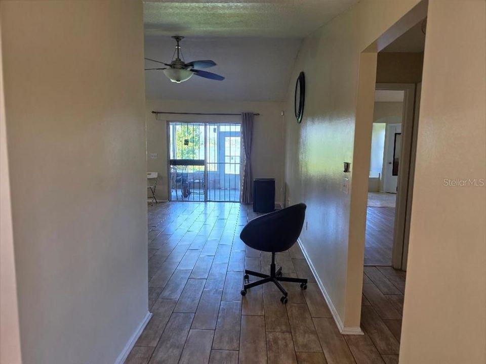 For Rent: $2,500 (4 beds, 2 baths, 1945 Square Feet)