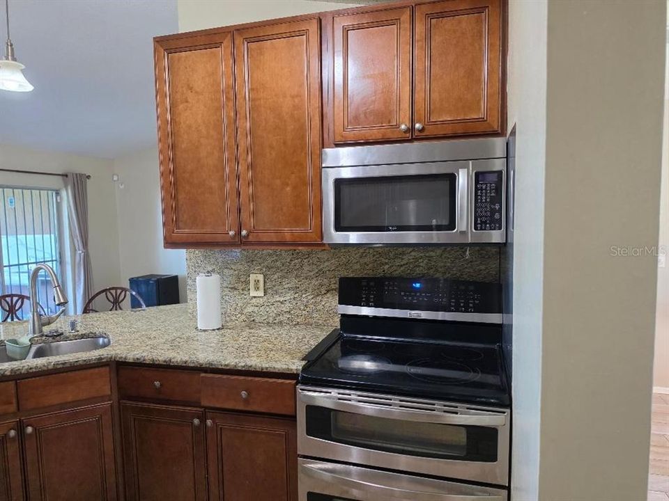 For Rent: $2,500 (4 beds, 2 baths, 1945 Square Feet)
