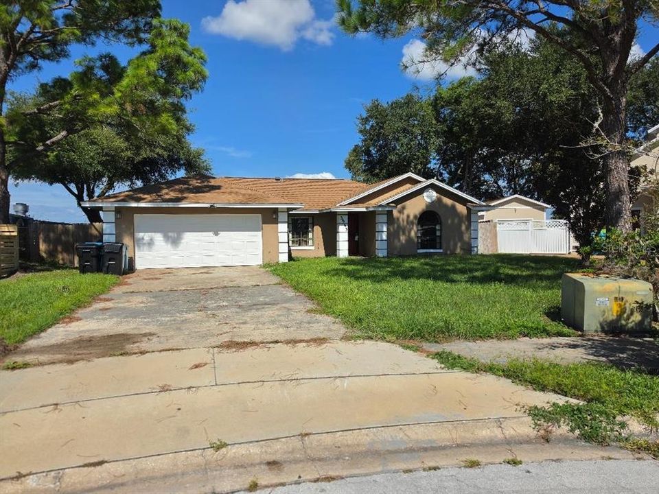 For Rent: $2,500 (4 beds, 2 baths, 1945 Square Feet)