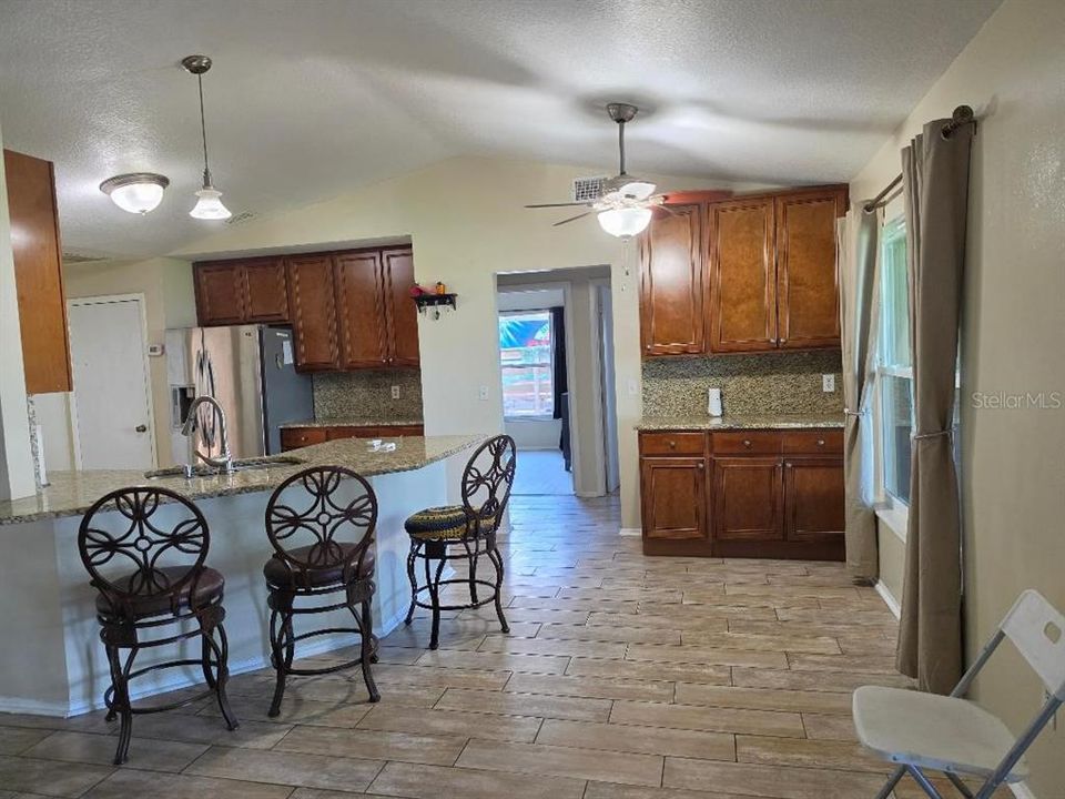 For Rent: $2,500 (4 beds, 2 baths, 1945 Square Feet)