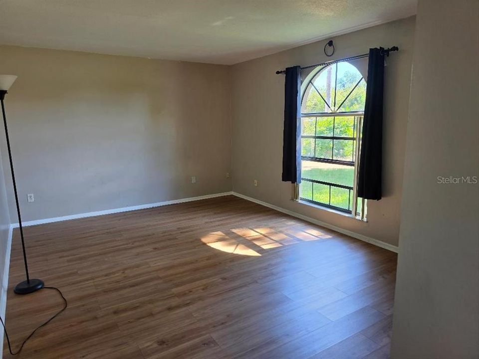 For Rent: $2,500 (4 beds, 2 baths, 1945 Square Feet)