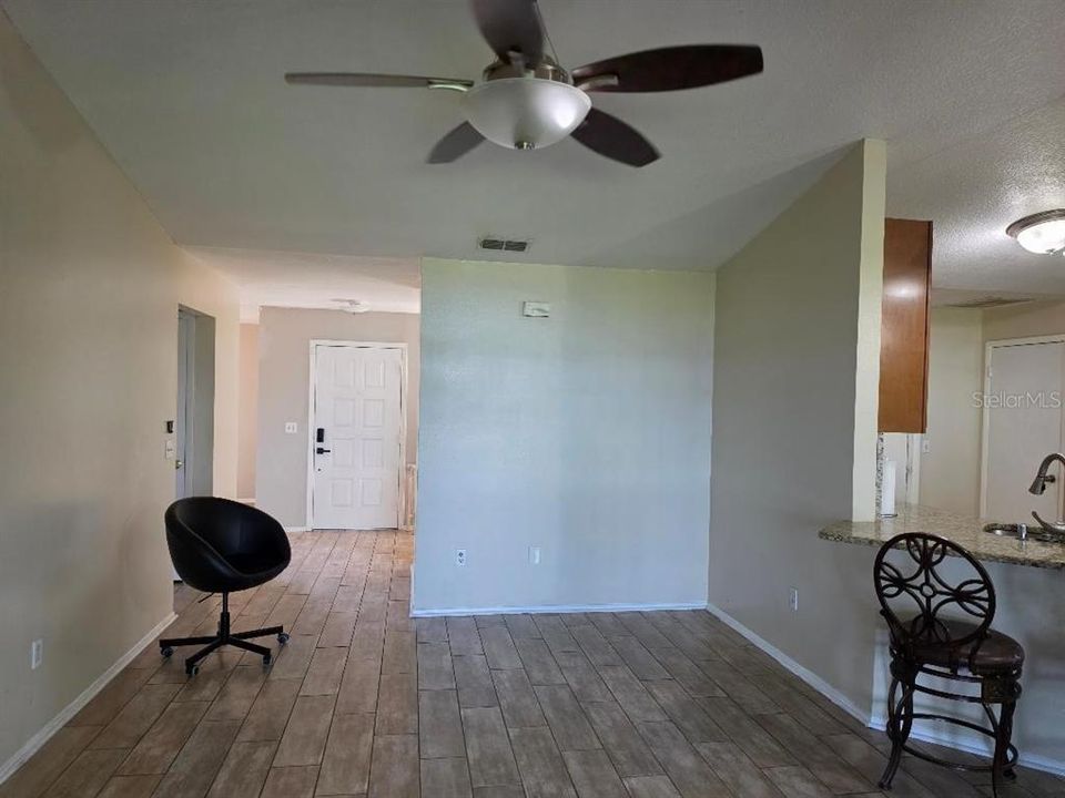 For Rent: $2,500 (4 beds, 2 baths, 1945 Square Feet)