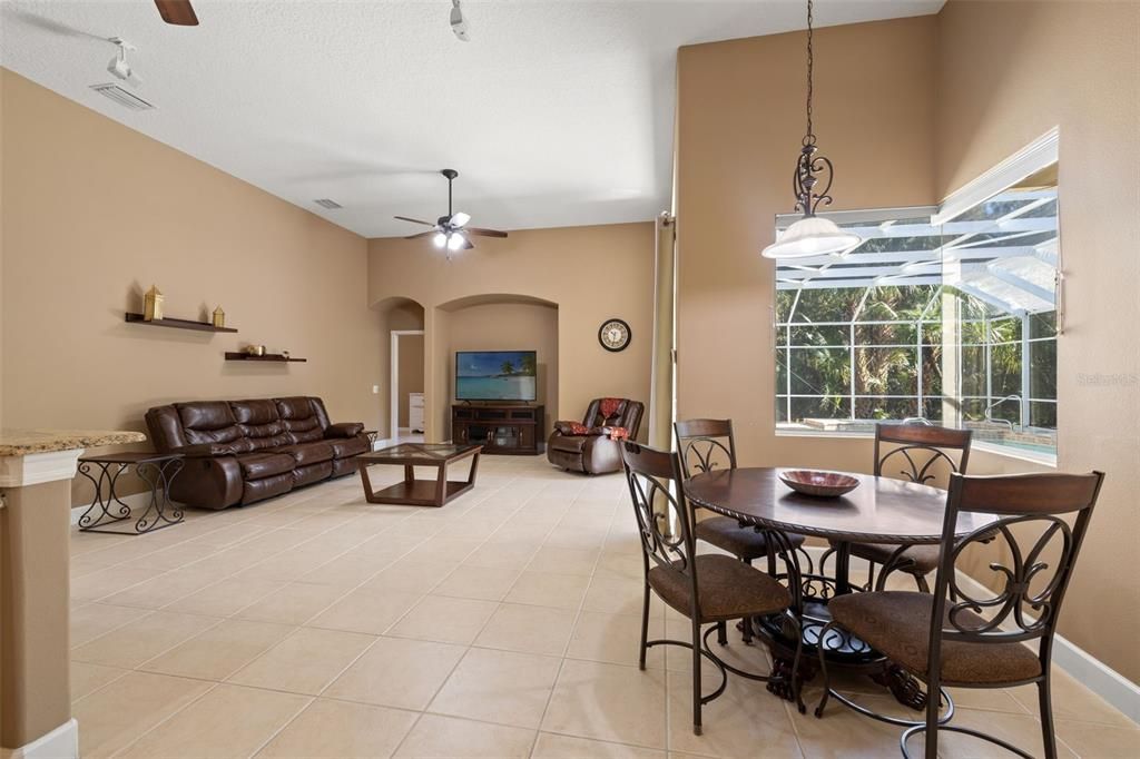 En Venta: $750,000 (4 camas, 3 baños, 2723 Pies cuadrados)