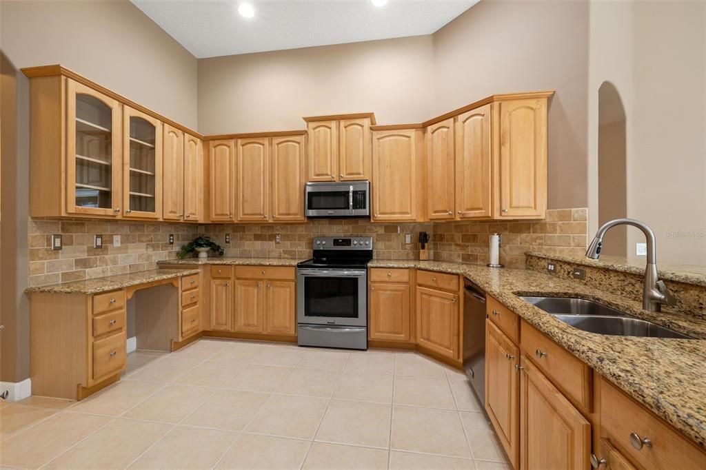 En Venta: $750,000 (4 camas, 3 baños, 2723 Pies cuadrados)