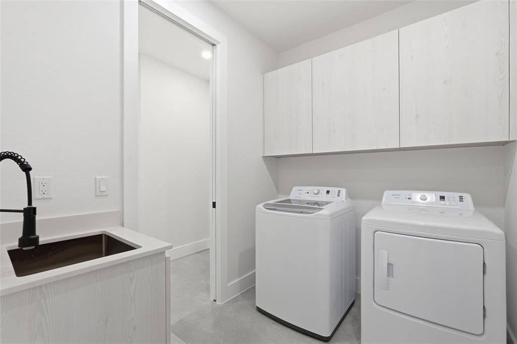 For Sale: $475,000 (3 beds, 2 baths, 2365 Square Feet)
