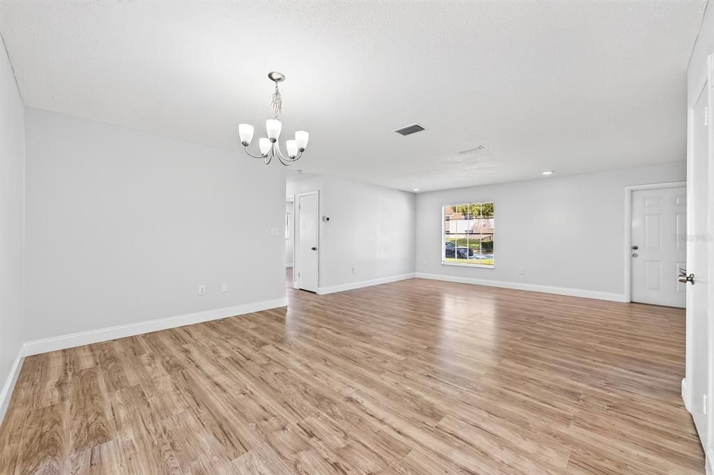 For Sale: $299,900 (3 beds, 2 baths, 1225 Square Feet)