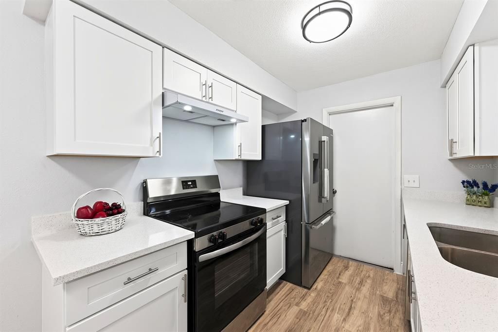 For Sale: $299,900 (3 beds, 2 baths, 1225 Square Feet)