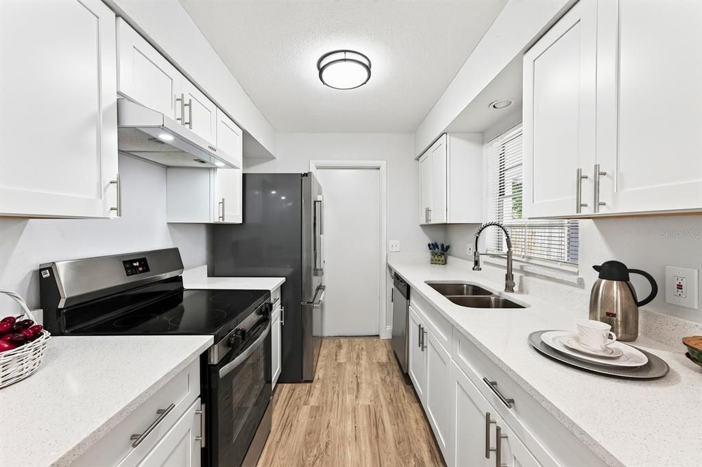 For Sale: $299,900 (3 beds, 2 baths, 1225 Square Feet)