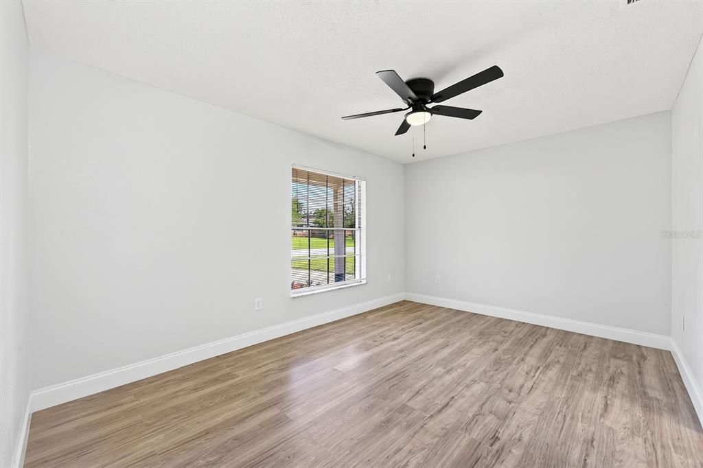 For Sale: $299,900 (3 beds, 2 baths, 1225 Square Feet)