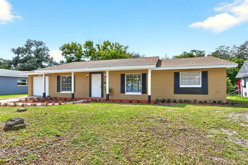 For Sale: $299,900 (3 beds, 2 baths, 1225 Square Feet)