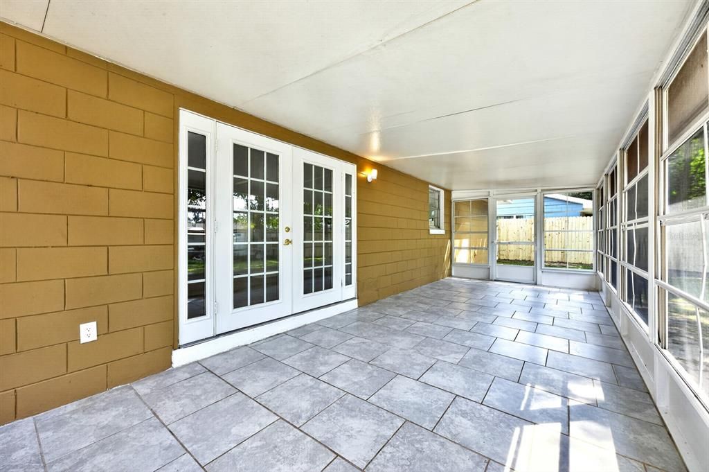 For Sale: $299,900 (3 beds, 2 baths, 1225 Square Feet)