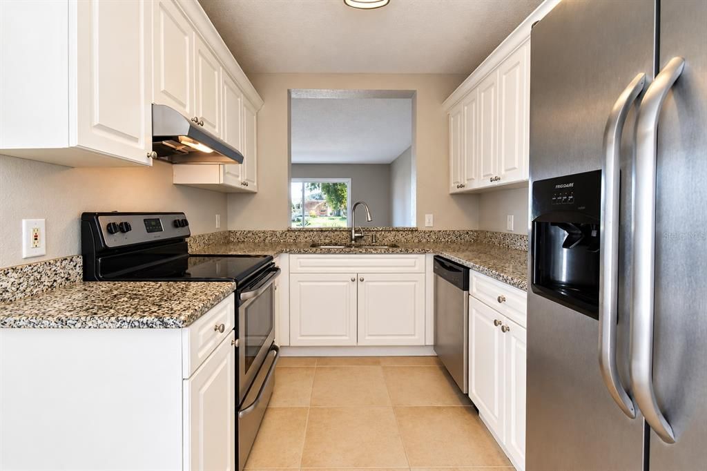 For Sale: $195,000 (2 beds, 1 baths, 1190 Square Feet)