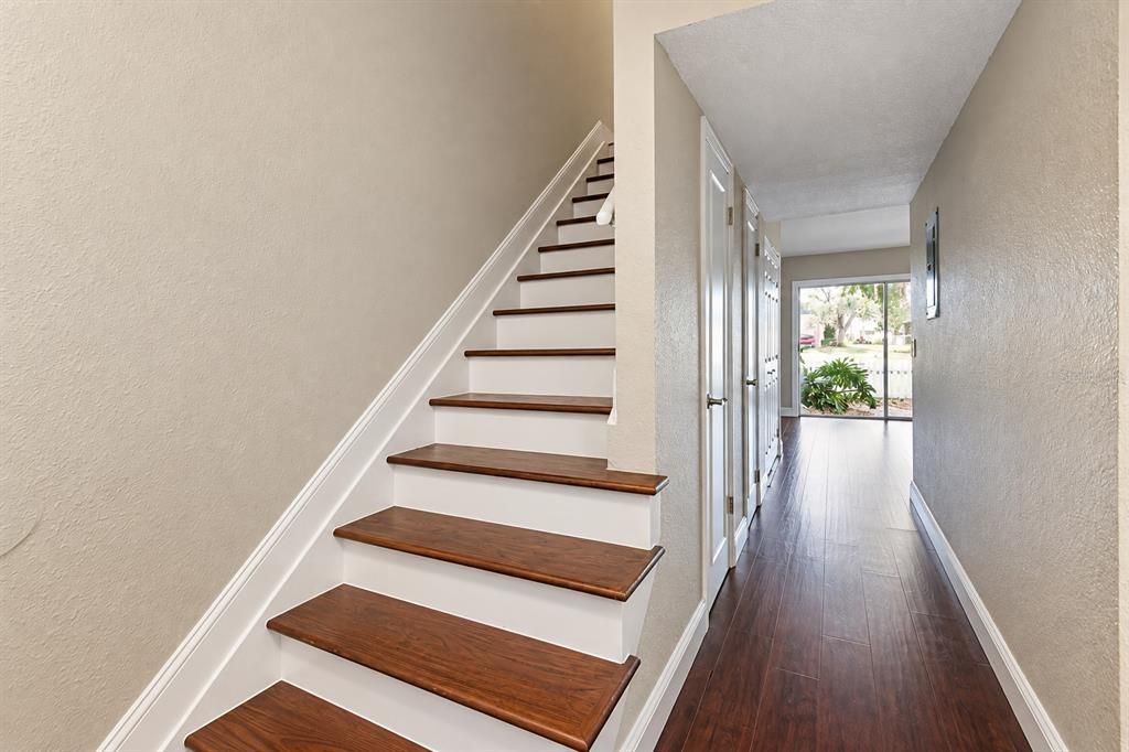For Sale: $195,000 (2 beds, 1 baths, 1190 Square Feet)