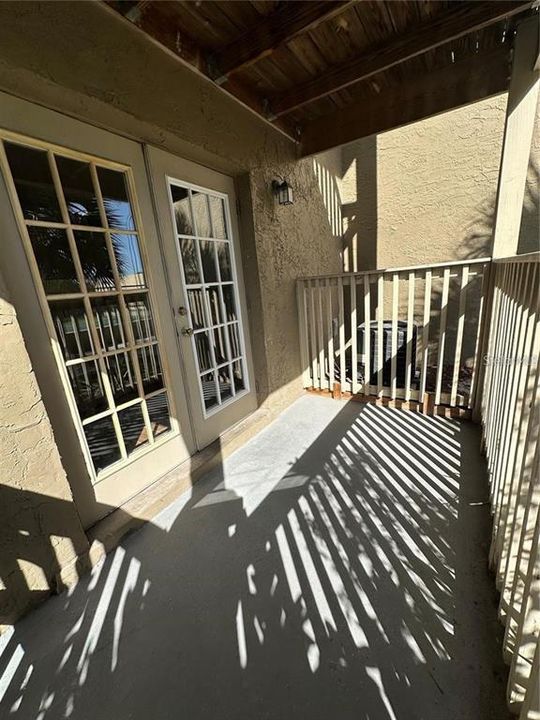 For Rent: $1,100 (1 beds, 1 baths, 420 Square Feet)