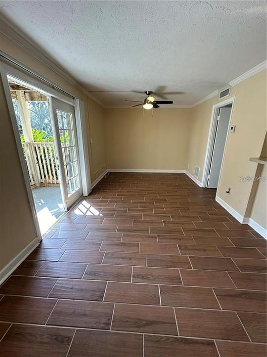 For Rent: $1,100 (1 beds, 1 baths, 420 Square Feet)