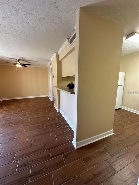 For Rent: $1,100 (1 beds, 1 baths, 420 Square Feet)