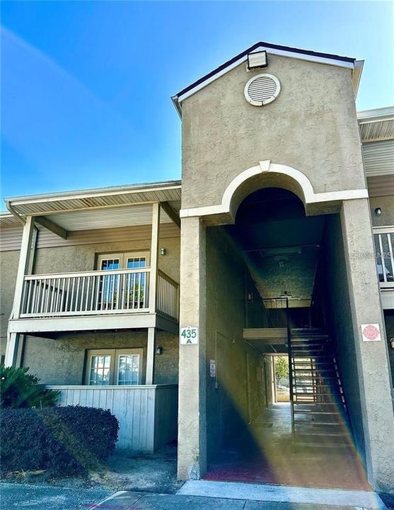 For Rent: $1,100 (1 beds, 1 baths, 420 Square Feet)