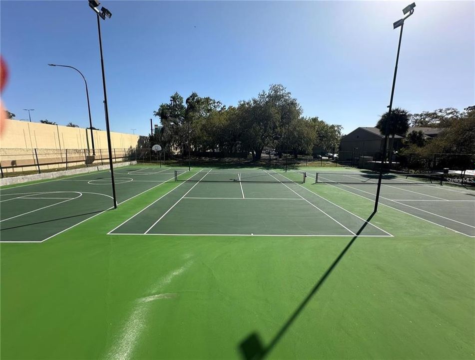 For Rent: $1,100 (1 beds, 1 baths, 420 Square Feet)